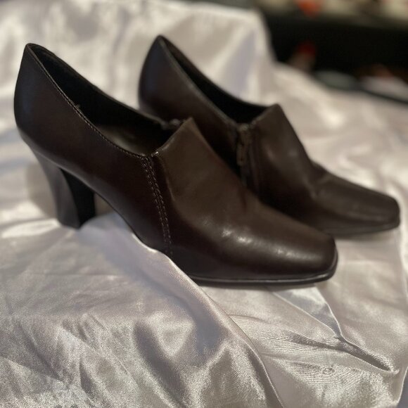 Bay Studio, Womens Dark Brown 3 inch Heels Size 7M Heels Like New - Picture 1 of 10